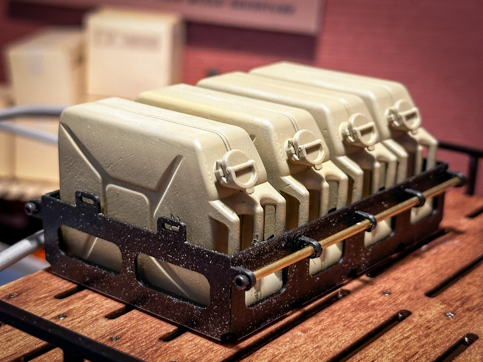 Perfekte Scale-Details für Deinen RC-Crawler: CRM Kanisterhalter für Boom Racing Series III 109