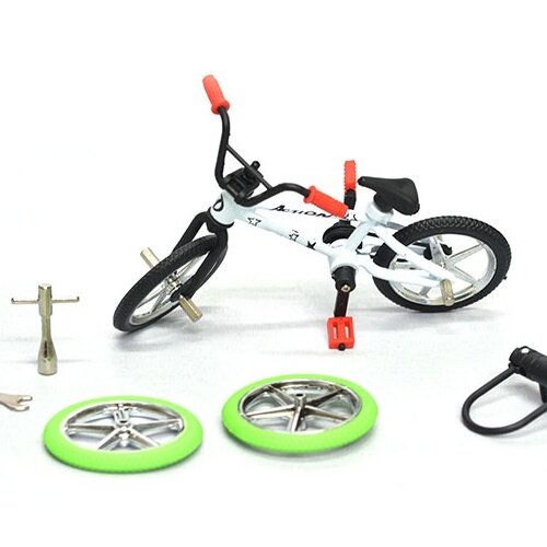 Team Raffee & Co RC Scale Accessories - Mini Bicycle & Skateboard & U Lock & Tools Set White BRSCAC054W
